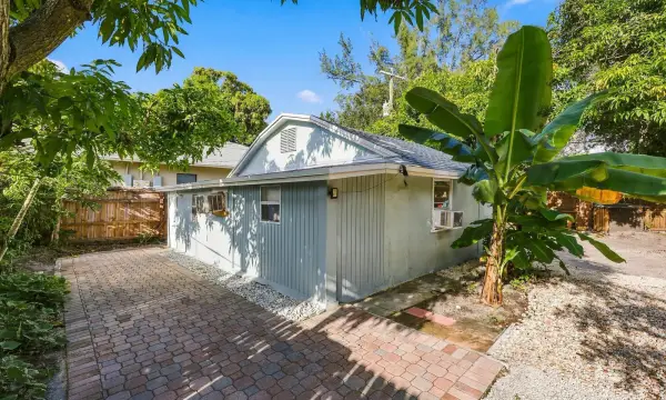 618 S Pine Street B, Lake Worth Beach, FL 33460