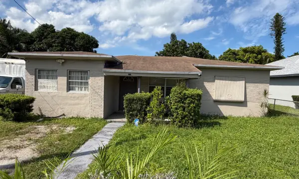4311 SW 19th Street, West Park, FL 33023