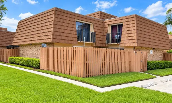 2590 Lakeview Court, Cooper City, FL 33026