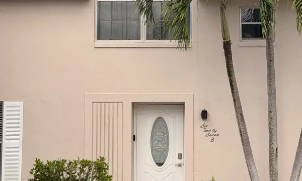 627 Laconia Circle B, Lake Worth, FL 33467