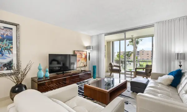 202 SE 10th Street 205, Dania Beach, FL 33004