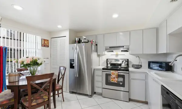 1000 Colony Point Circle 110, Pembroke Pines, FL 33026