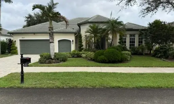 8047 N Savannah Circle, Davie, FL 33328