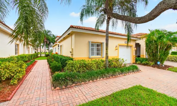 2340 Windjammer Way, West Palm Beach, FL 33411