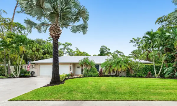 100 St Davids Way, Wellington, FL 33414