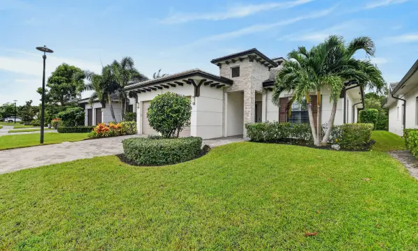 2948 Gin Berry Way, West Palm Beach, FL 33401