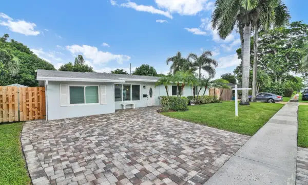 1017 SE 7th Street, Deerfield Beach, FL 33441