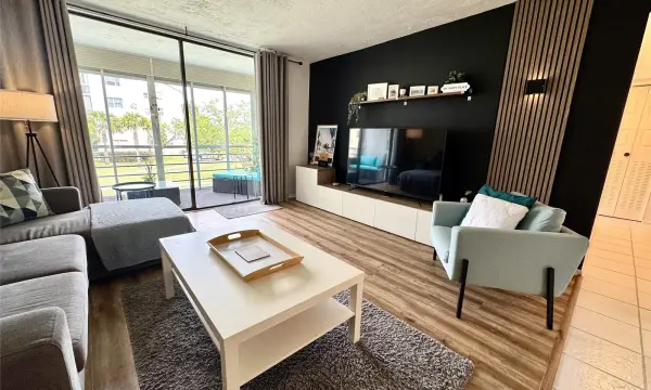 2811 Somerset Drive 206, Lauderdale Lakes, FL 33311