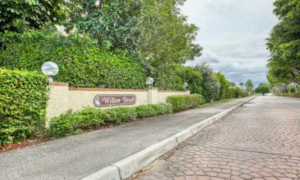 7843 Willow Spring Drive 615, Lake Worth, FL 33467