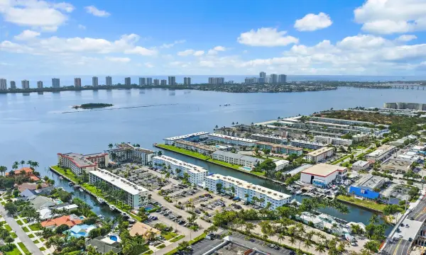 100 Paradise Harbour Boulevard 202, North Palm Beach, FL 33408