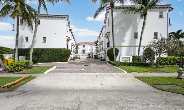 1950 Presidential Way 10, West Palm Beach, FL 33401