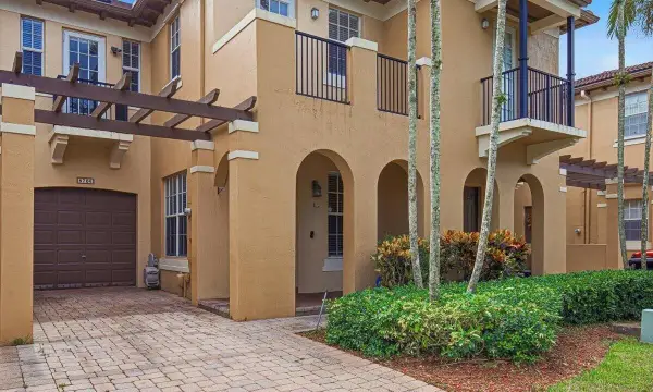8706 Blaze Court, Davie, FL 33328