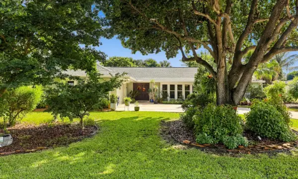 9714 Honeysuckle Avenue, Palm Beach Gardens, FL 33410
