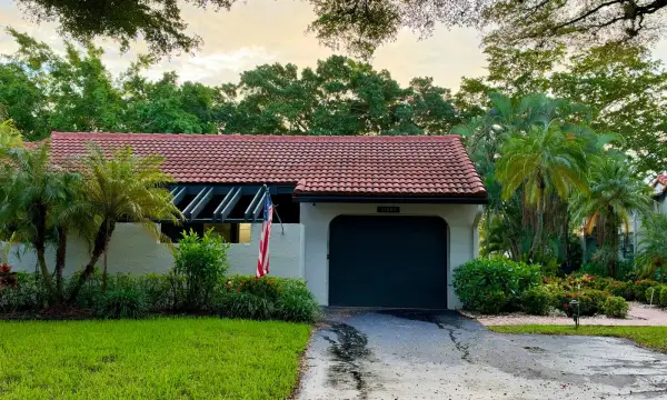 21692 Tall Palm Circle 10-b, Boca Raton, FL 33433