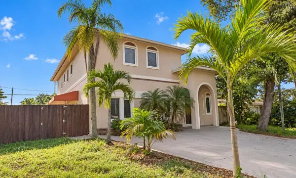 4500 SW 25th Terrace, Dania Beach, FL 33312