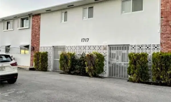 1717 Rodman Street 18, Hollywood, FL 33020