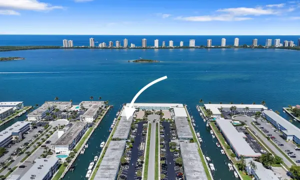 109 Wettaw Lane 101, North Palm Beach, FL 33408