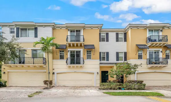 673 NW 38th Circle, Boca Raton, FL 33431