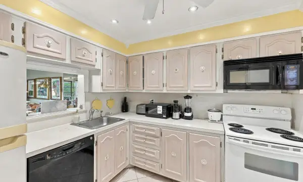 3940 NW 42nd Avenue 313, Lauderdale Lakes, FL 33319