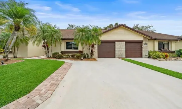 137 Meander Circle, Royal Palm Beach, FL 33411