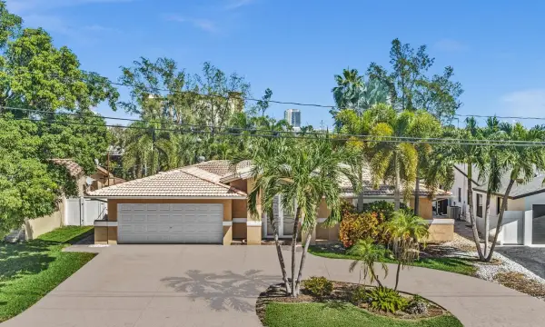 948 SE 10th Court, Pompano Beach, FL 33060