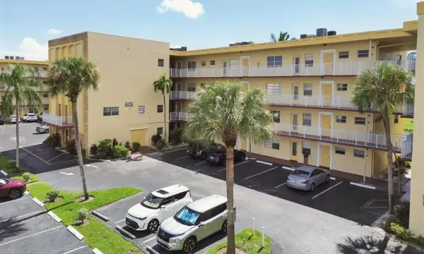 3940 NW 42nd Avenue 417, Lauderdale Lakes, FL 33319