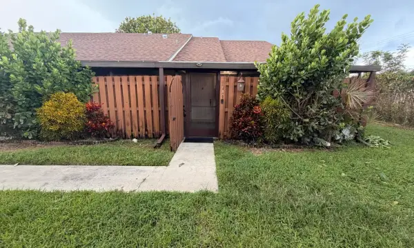 534 Springdale Circle 53-d, Palm Springs, FL 33461