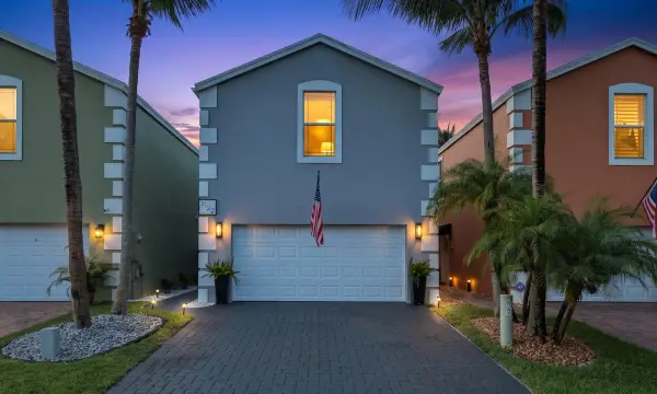 3122 Shelby Way, Palm Springs, FL 33461
