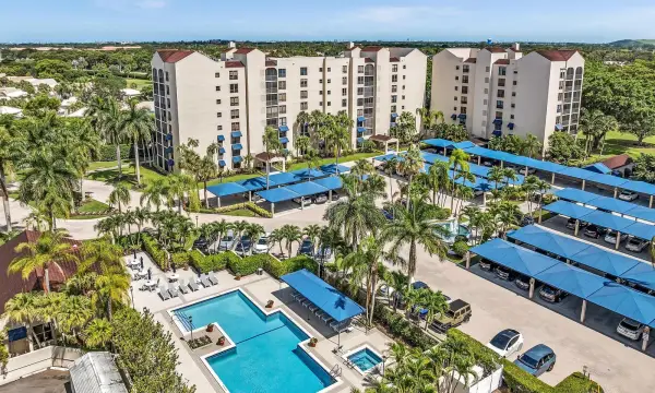 7564 Regency Lake Drive 202, Boca Raton, FL 33433