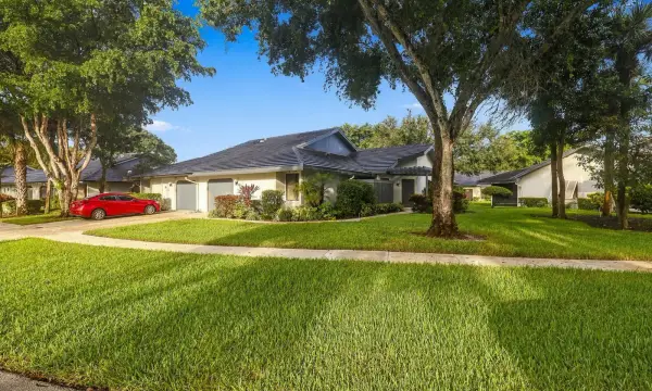 5086 Pine Drive, Boynton Beach, FL 33437