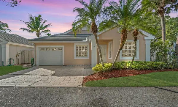 28 Governors Court, Palm Beach Gardens, FL 33418
