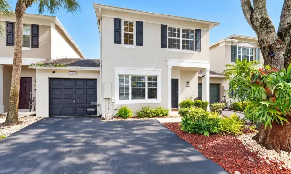 9440 E Plum Harbor Way, Tamarac, FL 33321