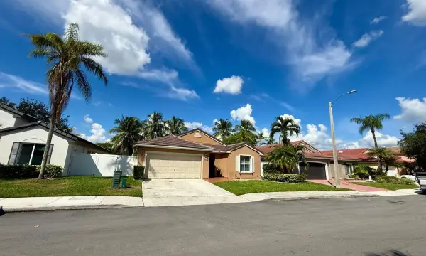 870 NW 166th Avenue, Pembroke Pines, FL 33028