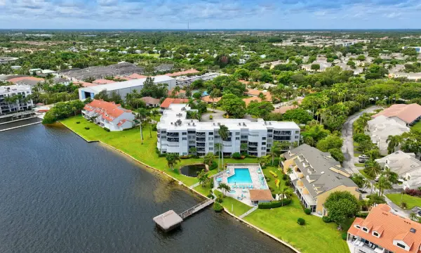 8200 Lakeshore Drive 2010, Hypoluxo, FL 33462