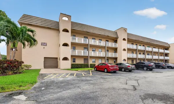9360 Sunrise Lakes Boulevard Unit 108, Sunrise, FL 33322