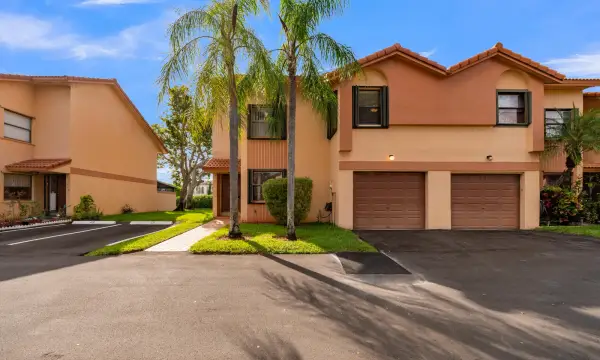 942 SW 113th Terrace, Pembroke Pines, FL 33025