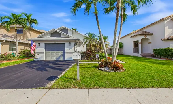 501 Lakeside Circle, Sunrise, FL 33326
