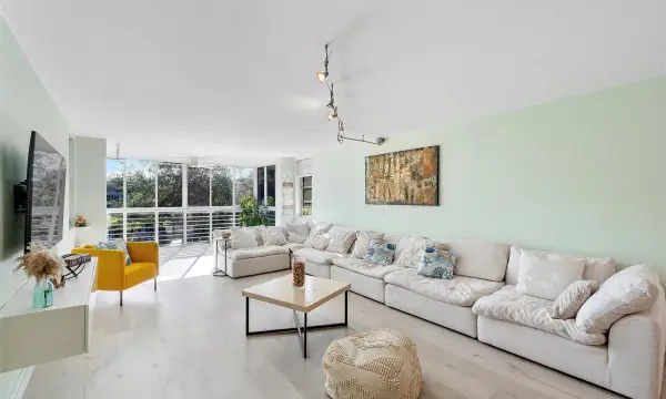 4261 W Palm Aire Drive, Pompano Beach, FL 33069