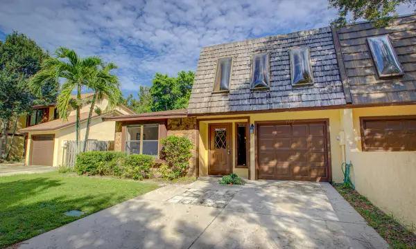 1092 Raintree Court, Palm Beach Gardens, FL 33410