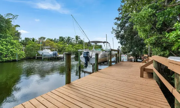 949 Laurel Road, North Palm Beach, FL 33408