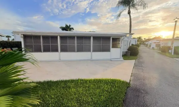 209 E Eagle Drive E, Boynton Beach, FL 33435