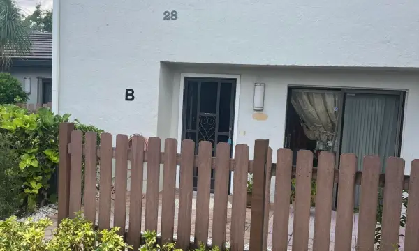 28 Southport Lane B, Boynton Beach, FL 33436