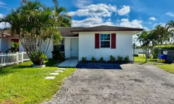 5288 E Cannon Way, West Palm Beach, FL 33415