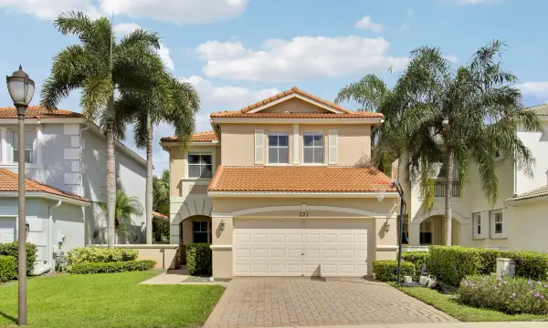 221 Isle Verde Way, Palm Beach Gardens, FL 33418