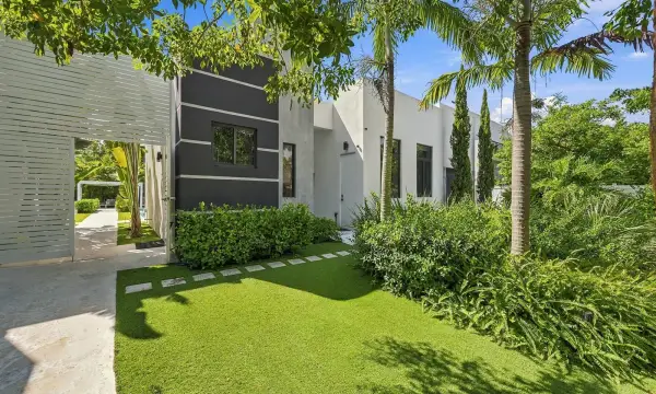 110 NE 16th Place, Fort Lauderdale, FL 33305