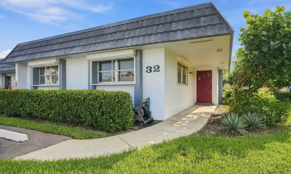 2886 Fernley Drive E 32, West Palm Beach, FL 33415