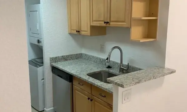 9916 Twin Lakes Drive 33-c, Coral Springs, FL 33071