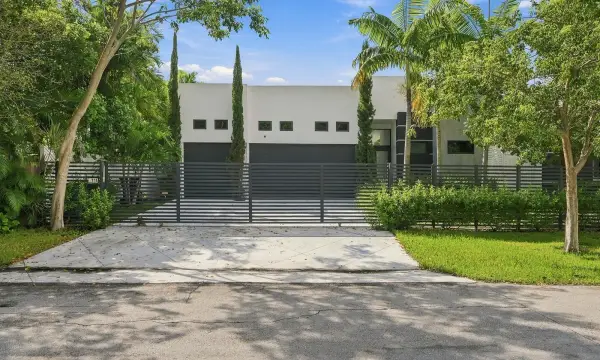 114 NE 16th Place, Fort Lauderdale, FL 33305