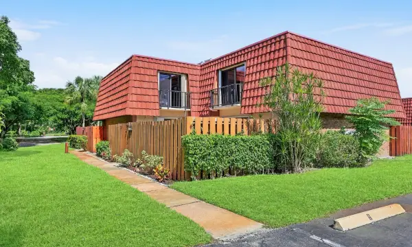 3105 Spanish Wells Drive 8-b, Delray Beach, FL 33445