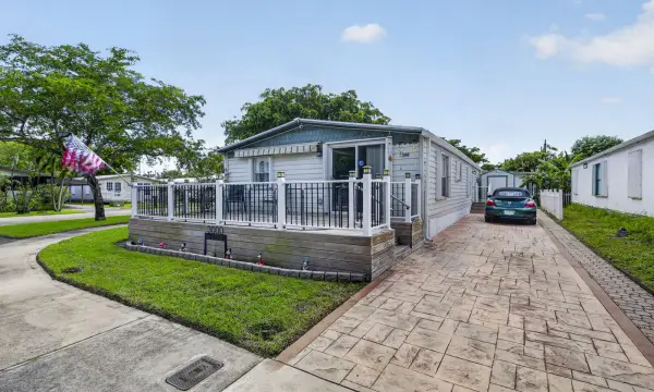 3000 SW 51st Street, Fort Lauderdale, FL 33312